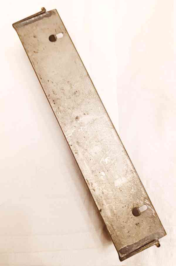 Starý popelník plechový na zavěšení - foto 3