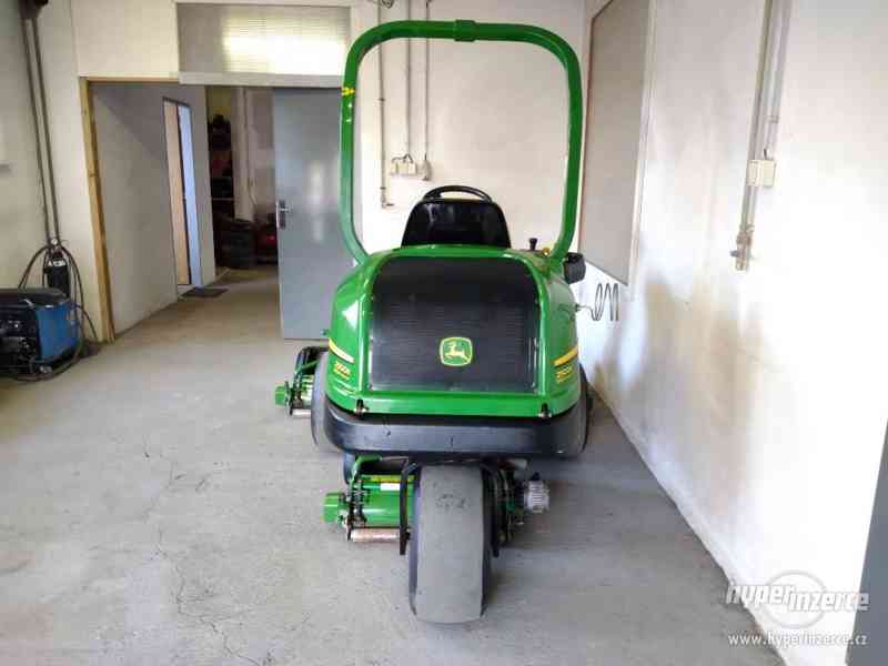 Vřetenová sekačka John Deere 2500E - foto 8