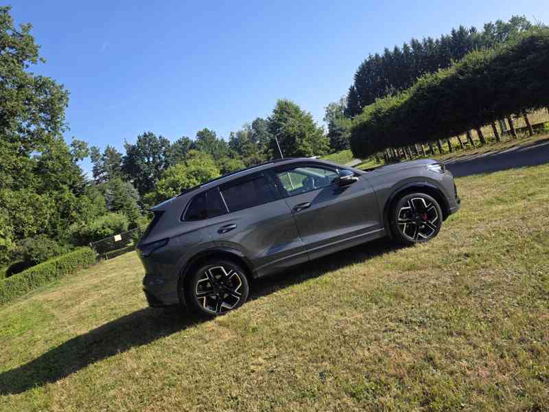 VW Tiguan  R-LINE - 2025 - 12800Km - Stav nového vozu - foto 4