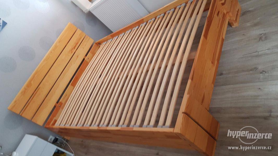 Masivní postel 140x200 vč. matrace a roštu - foto 9