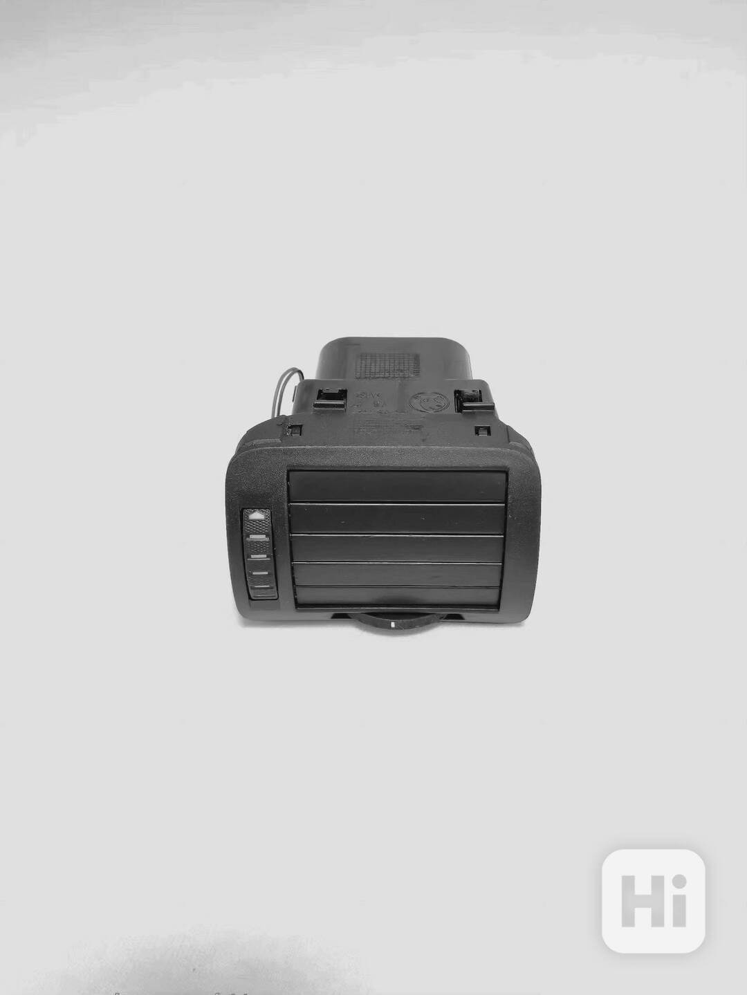 Škoda SUPERB 1 výdech ofuk ventilace topení 3U0 819 702 B - foto 1