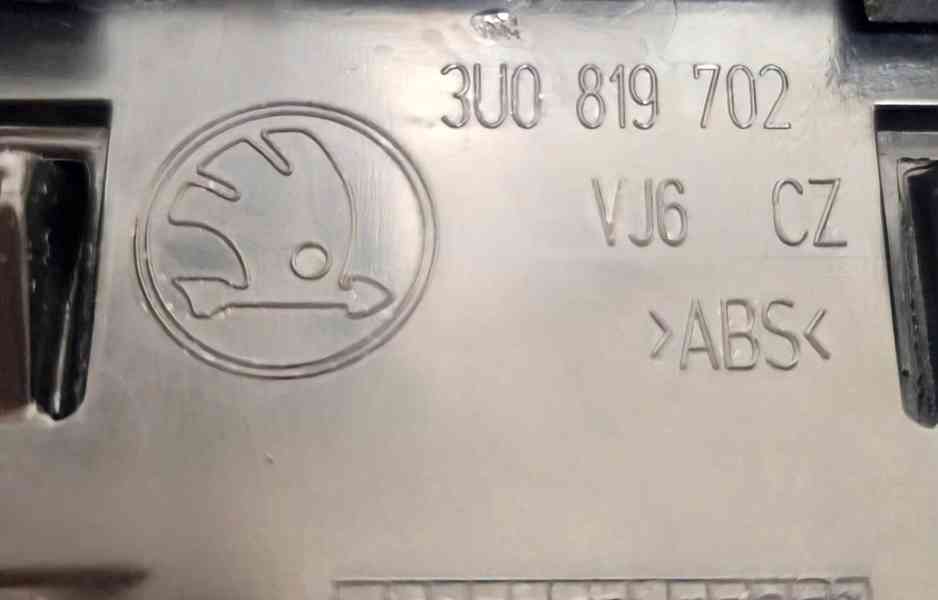 Škoda SUPERB 1 výdech ofuk ventilace topení 3U0 819 702 B - foto 5