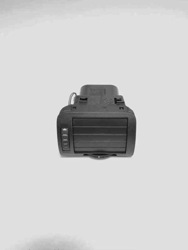 Škoda SUPERB 1 výdech ofuk ventilace topení 3U0 819 702 B - foto 1