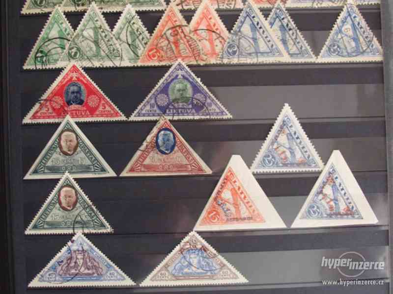 Sbírka trojúhelníkových známek. - foto 10
