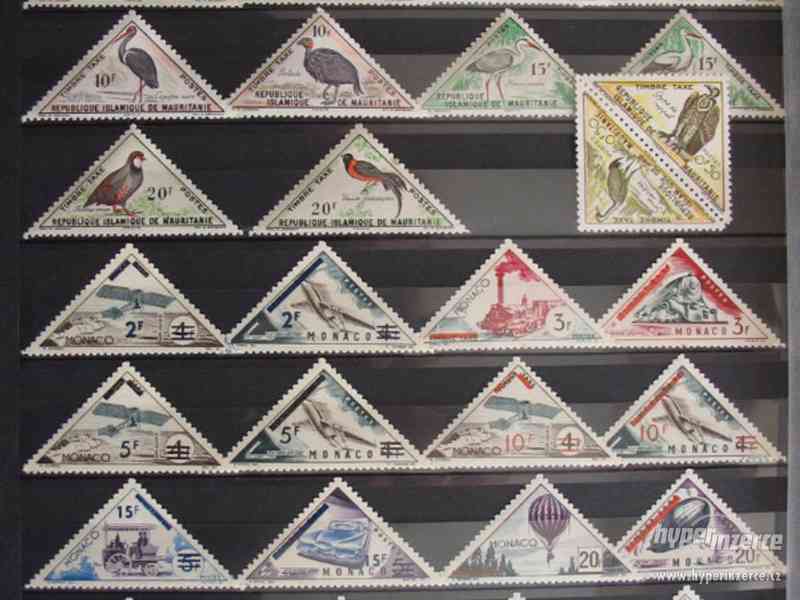 Sbírka trojúhelníkových známek. - foto 11