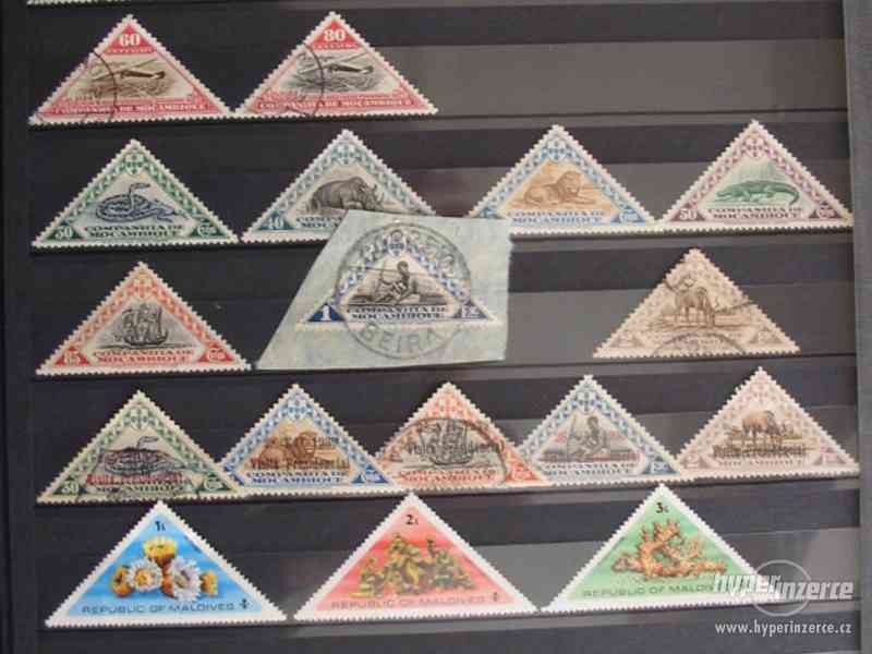 Sbírka trojúhelníkových známek. - foto 12