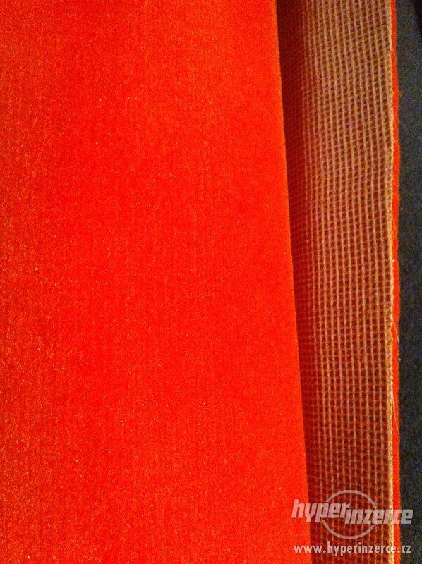 Koberec oranžový sametový 2x5,4m - foto 1