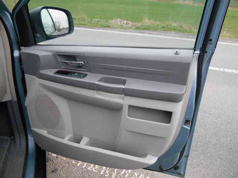 Chrysler Town Country 3,3 4KV DVD LPG 2009    - foto 11