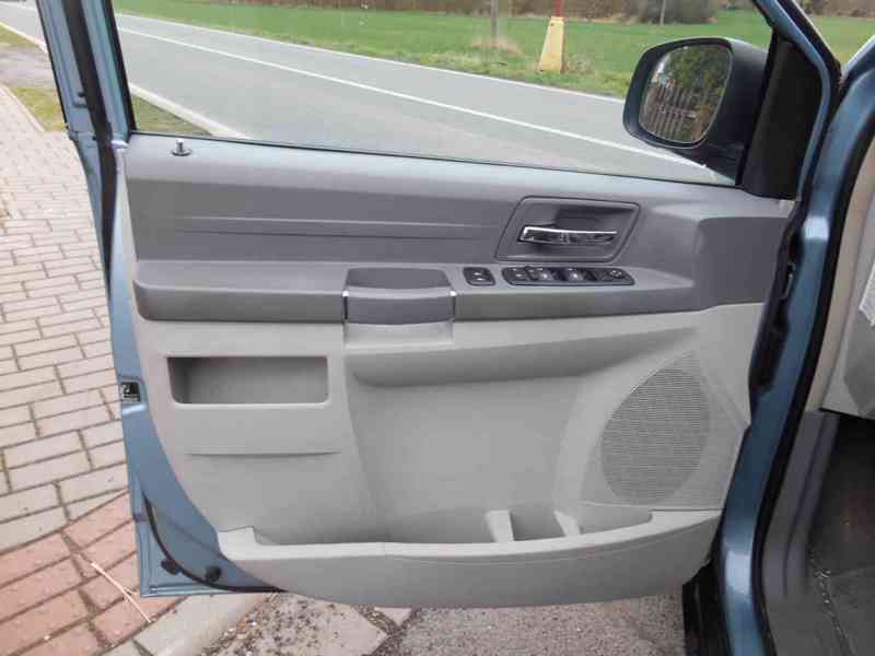 Chrysler Town Country 3,3 4KV DVD LPG 2009    - foto 15