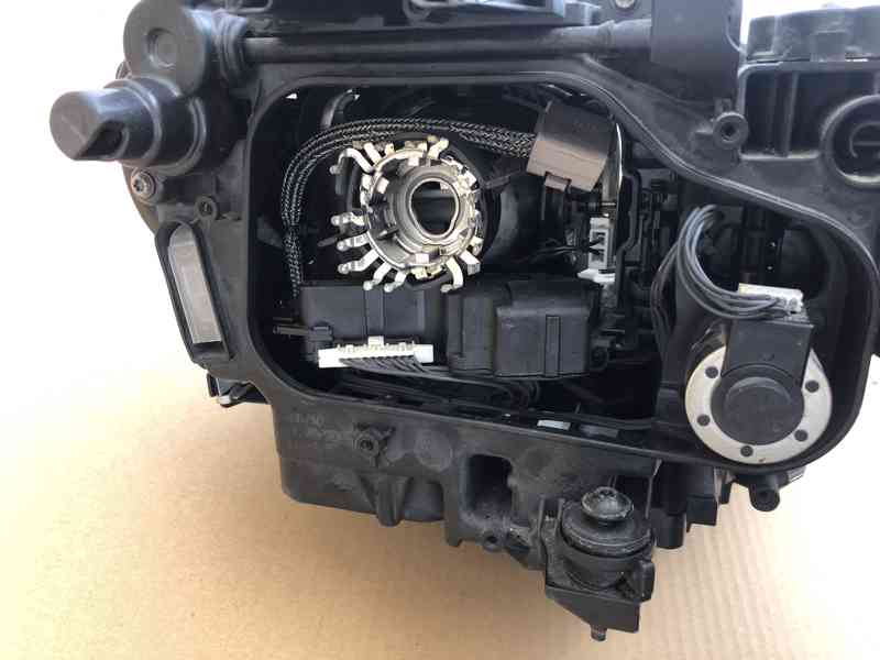 VW golf SPORTSVAN xenon levy svetlo leve 14-17 - foto 13