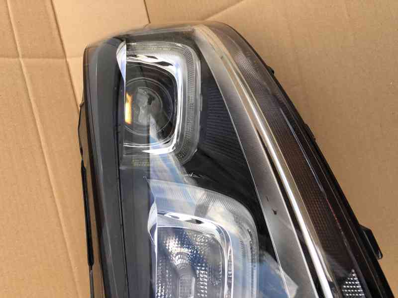 VW golf SPORTSVAN xenon levy svetlo leve 14-17 - foto 4