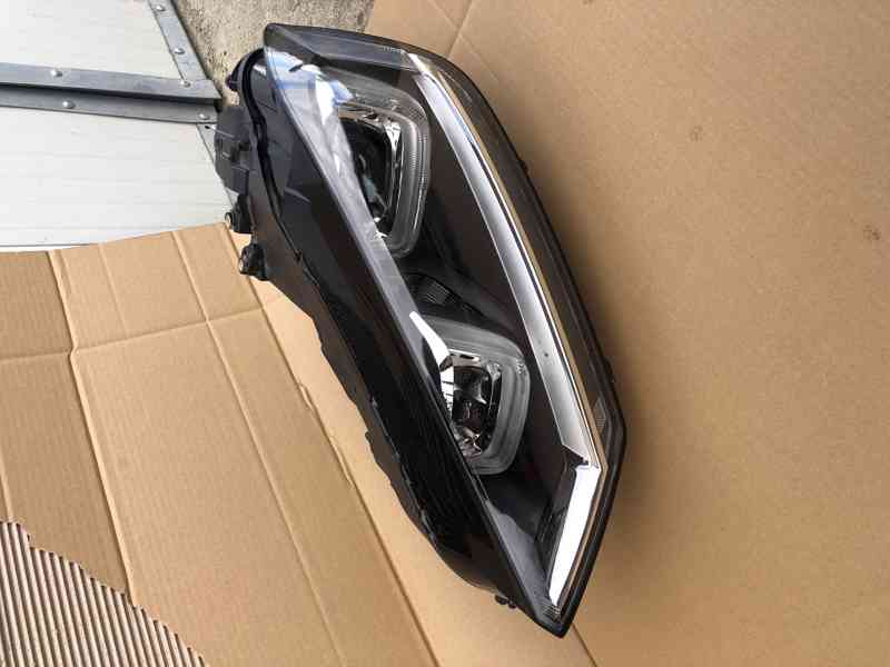VW golf SPORTSVAN xenon levy svetlo leve 14-17 - foto 2