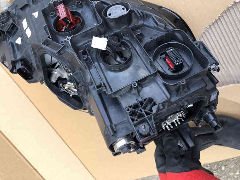 VW golf SPORTSVAN xenon levy svetlo leve 14-17 - foto 14