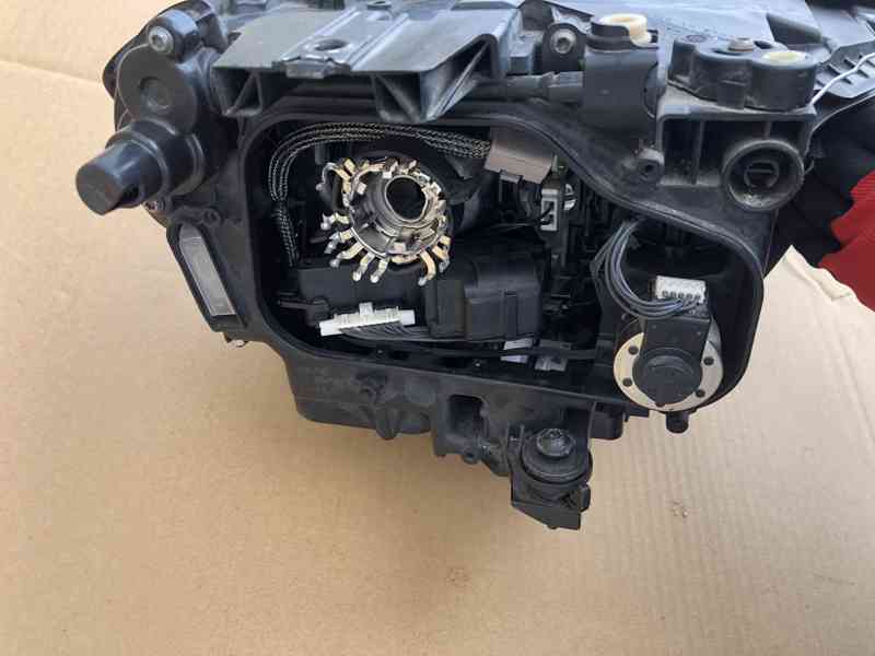 VW golf SPORTSVAN xenon levy svetlo leve 14-17 - foto 12