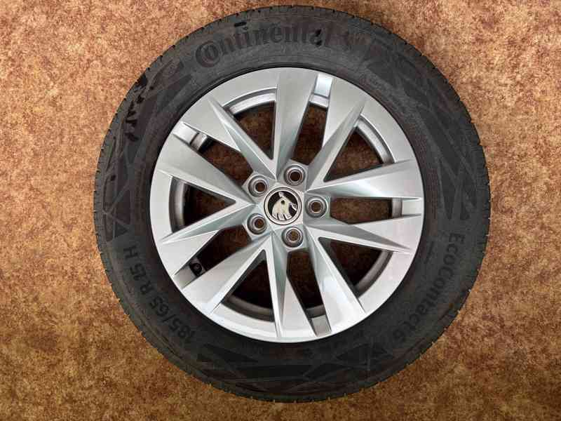 Prodám ZÁNOVNÍ letní ALU sadu Škoda Fabia IV 185/65 R15 - foto 5