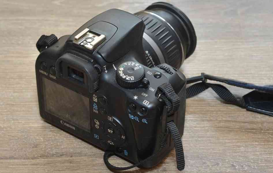 Canon EOS 1000D + OBJEKTIV EF-S 18-55mm 2200 Exp. - foto 5