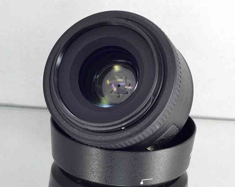 Nikon AF-S Nikkor 35 mm f/1.8 G **DX Pevný  - foto 2