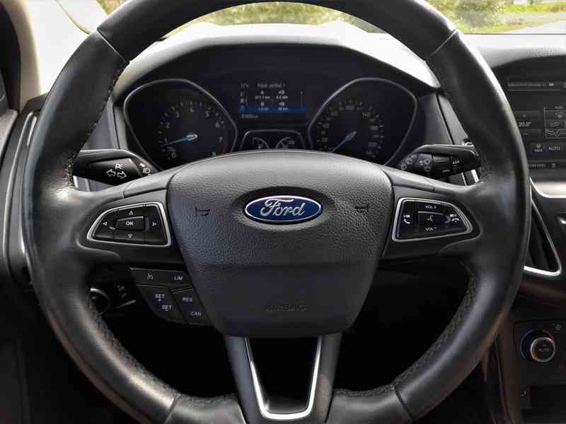 Ford Focus TITANIUM 1.5 Eco.110KW-XENON,KŮŽE,NAVI,18 KOLA - foto 33