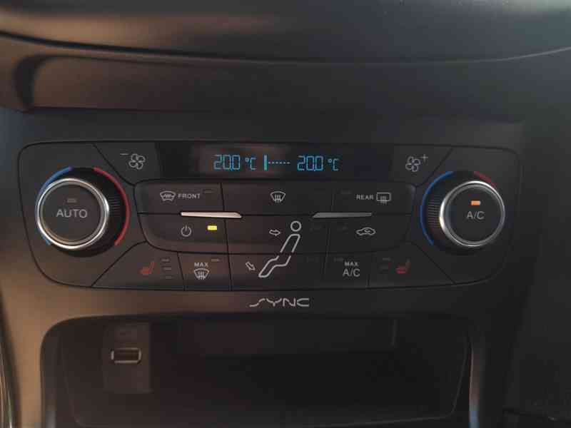 Ford Focus TITANIUM 1.5 Eco.110KW-XENON,KŮŽE,NAVI,18 KOLA - foto 24