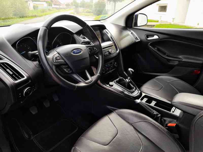 Ford Focus TITANIUM 1.5 Eco.110KW-XENON,KŮŽE,NAVI,18 KOLA - foto 30