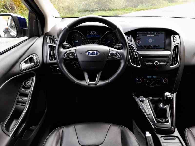 Ford Focus TITANIUM 1.5 Eco.110KW-XENON,KŮŽE,NAVI,18 KOLA - foto 21