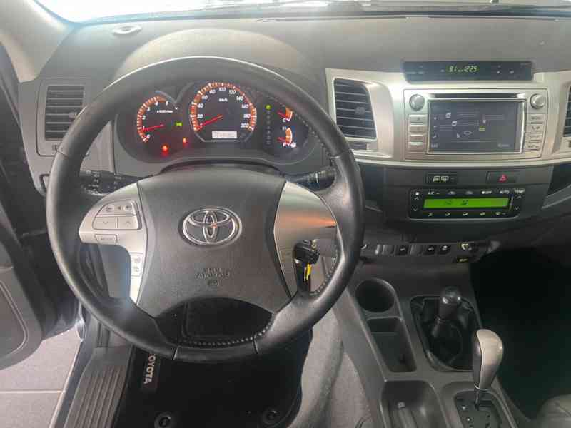 Toyota Hilux 3,0d4d Double Cab Executive Aut. 126kw - foto 13