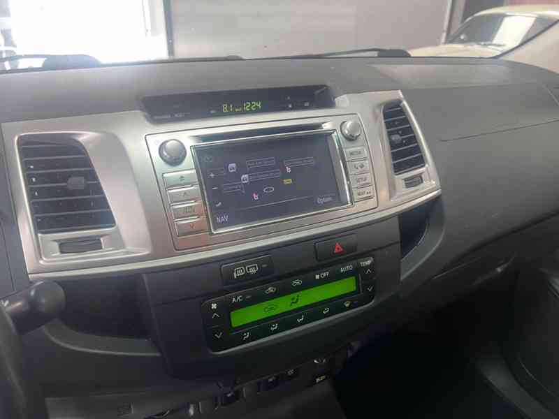 Toyota Hilux 3,0d4d Double Cab Executive Aut. 126kw - foto 20