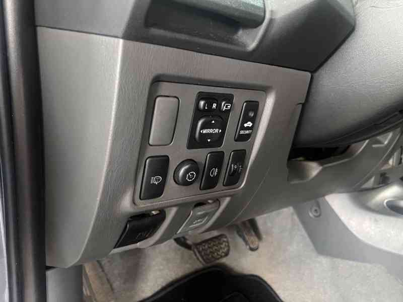 Toyota Hilux 3,0d4d Double Cab Executive Aut. 126kw - foto 22