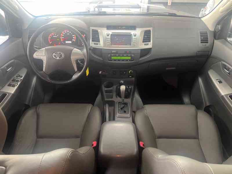 Toyota Hilux 3,0d4d Double Cab Executive Aut. 126kw - foto 4