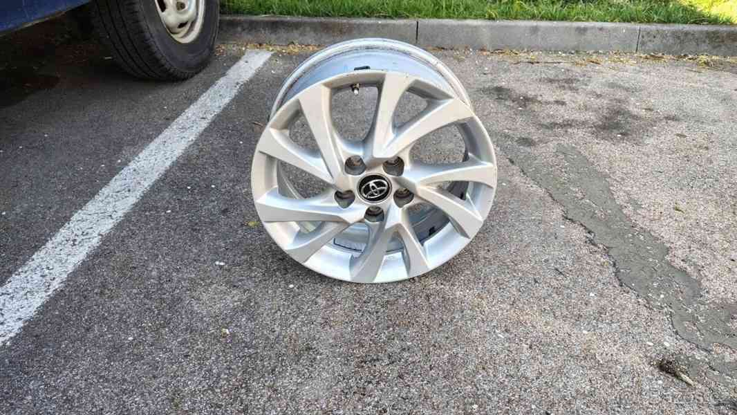 Toyota Corolla 1,6   benzín - foto 2