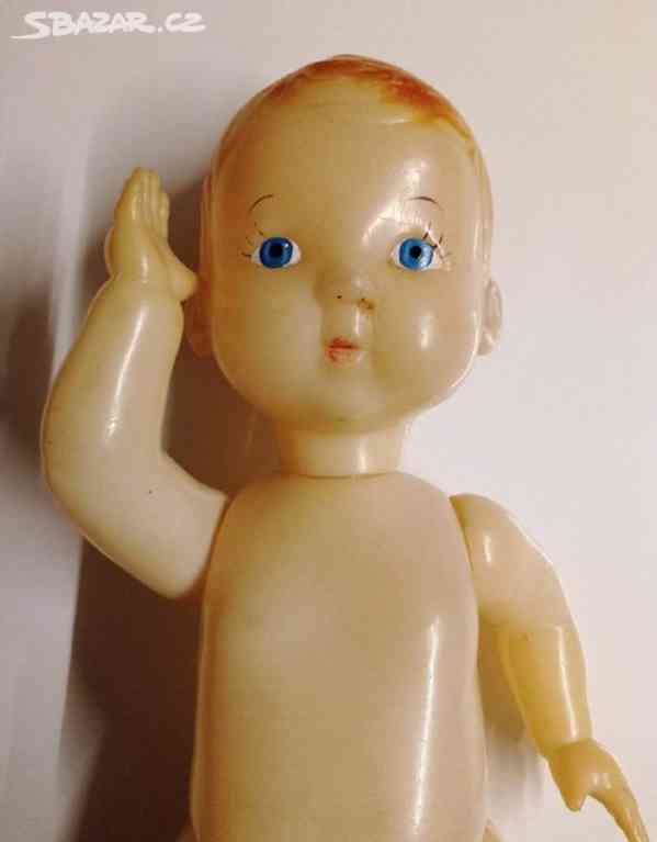 starožitná plastová panenka - foto 2