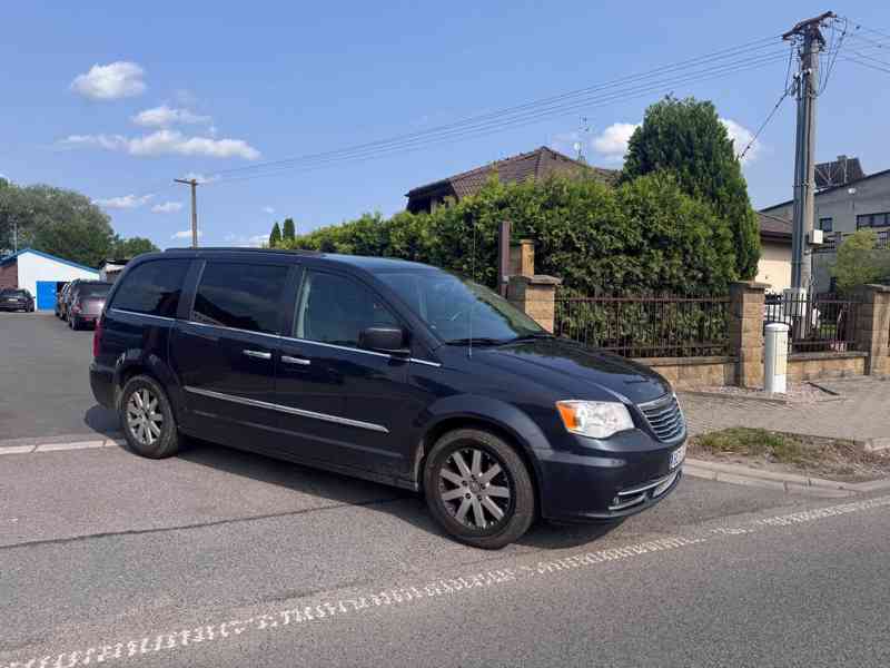 Chrysler Town Country 3,6 RT DVD 2014 - foto 1