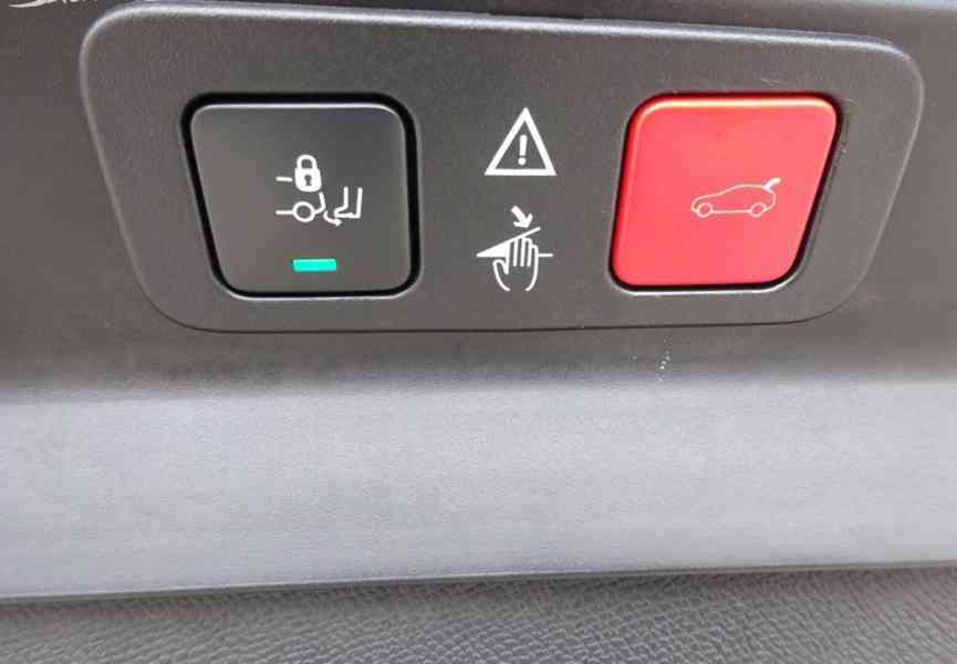 Peugeot 5008 1.6 GT LINE r.v.2018 2.Maj.serv.kníž.ČR - foto 21