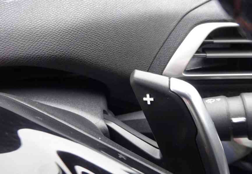 Peugeot 5008 1.6 GT LINE r.v.2018 2.Maj.serv.kníž.ČR - foto 12