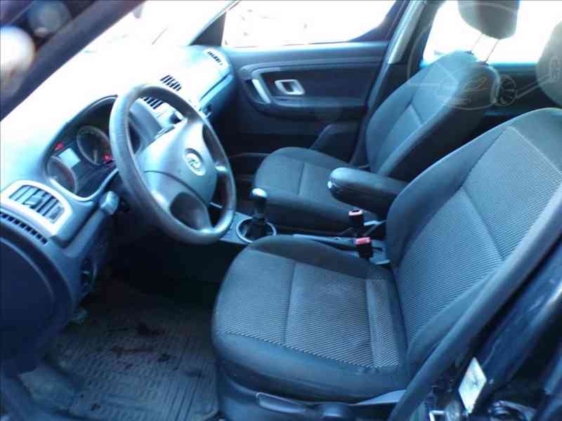 Škoda Roomster 1,4 16V SCOUT - foto 8