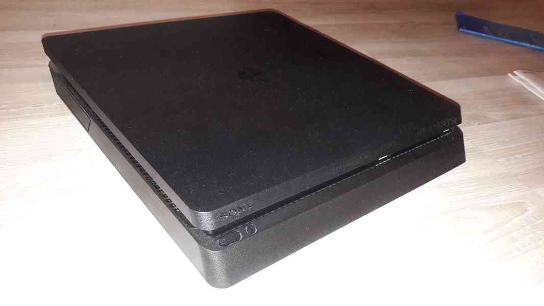 PS4 Slim 500GB - foto 2
