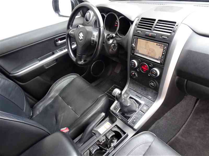 Suzuki Grand Vitara 2.4i Comfort+ benzín 124kw - foto 14