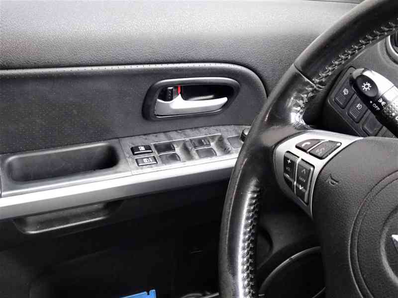 Suzuki Grand Vitara 2.4i Comfort+ benzín 124kw - foto 15