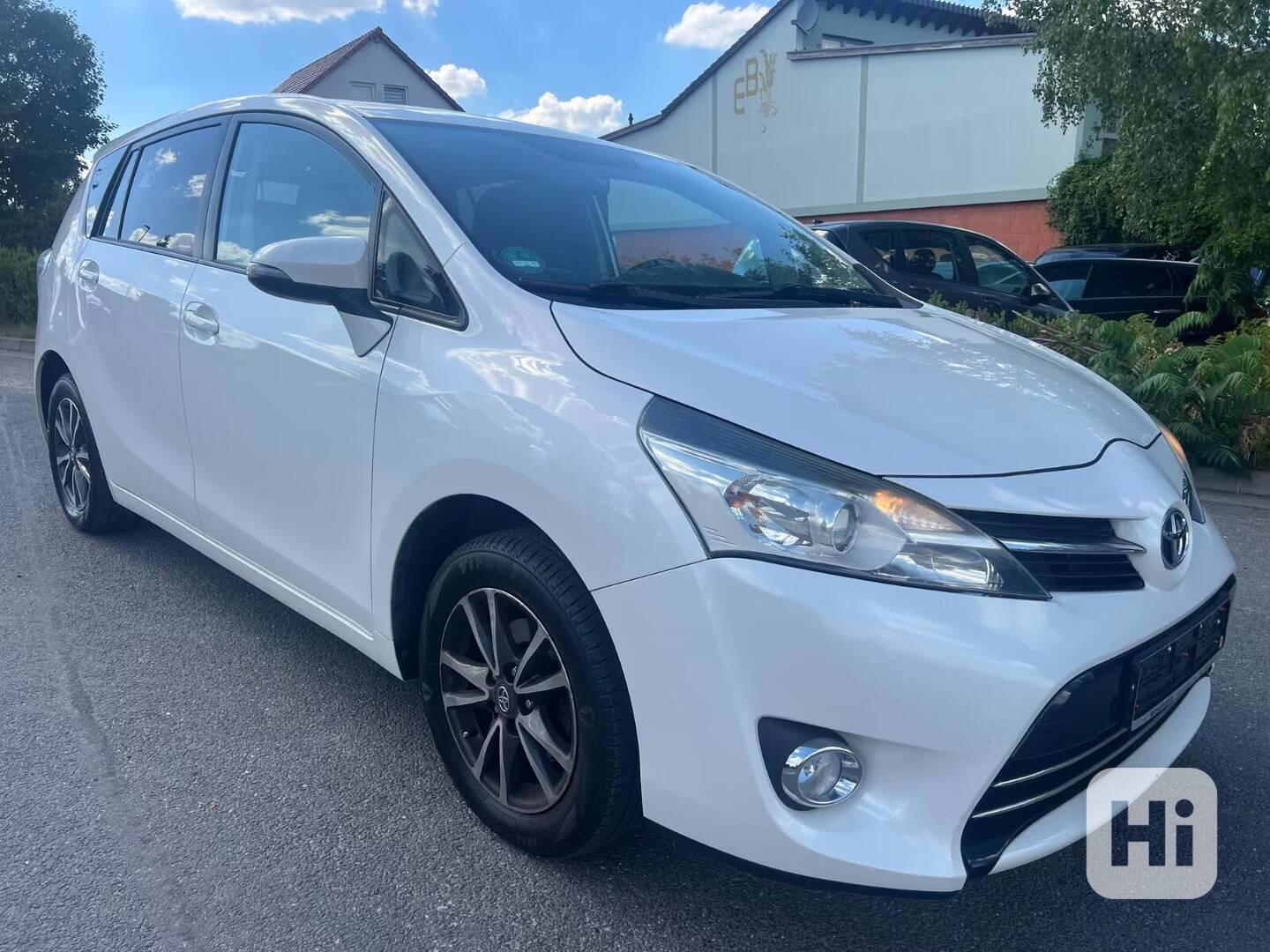 Toyota Verso 1,8i Life benzín 108kw - foto 1