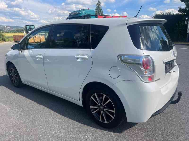 Toyota Verso 1,8i Life benzín 108kw - foto 12