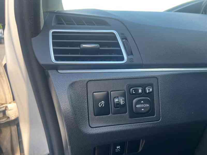 Toyota Verso 1,8i Life benzín 108kw - foto 6