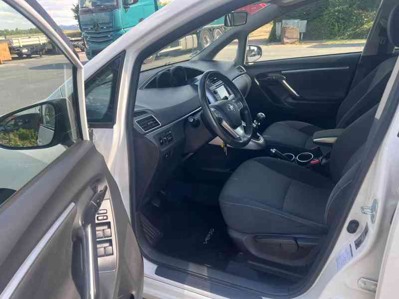 Toyota Verso 1,8i Life benzín 108kw - foto 10