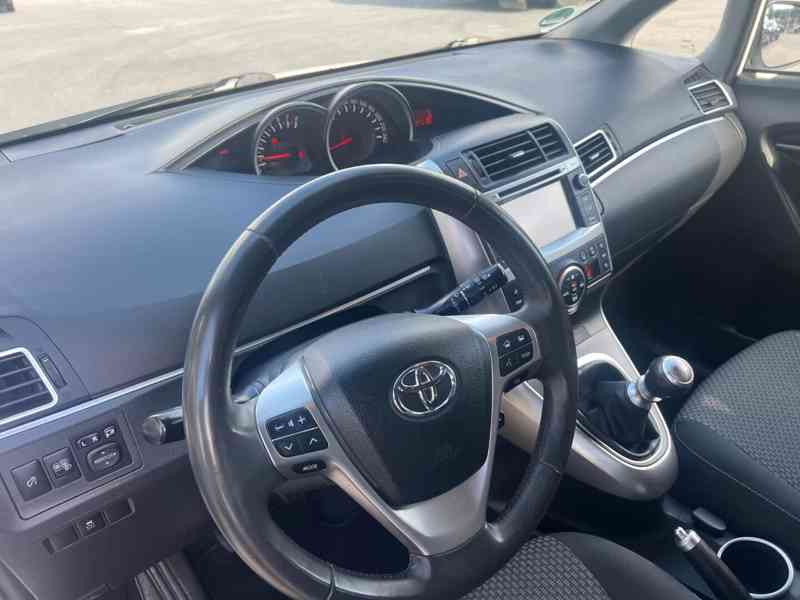 Toyota Verso 1,8i Life benzín 108kw - foto 2