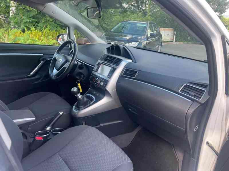 Toyota Verso 1,8i Life benzín 108kw - foto 8