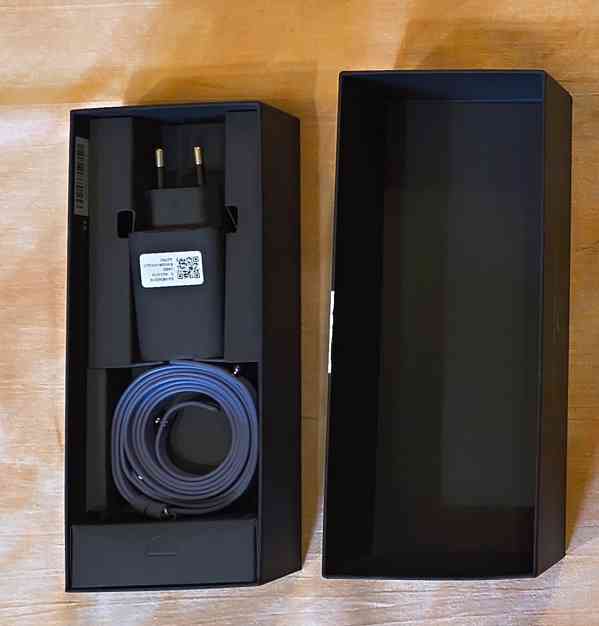Prodám Motorola Razr 50 Ultra Midnight Blue 12/512 GB - foto 3