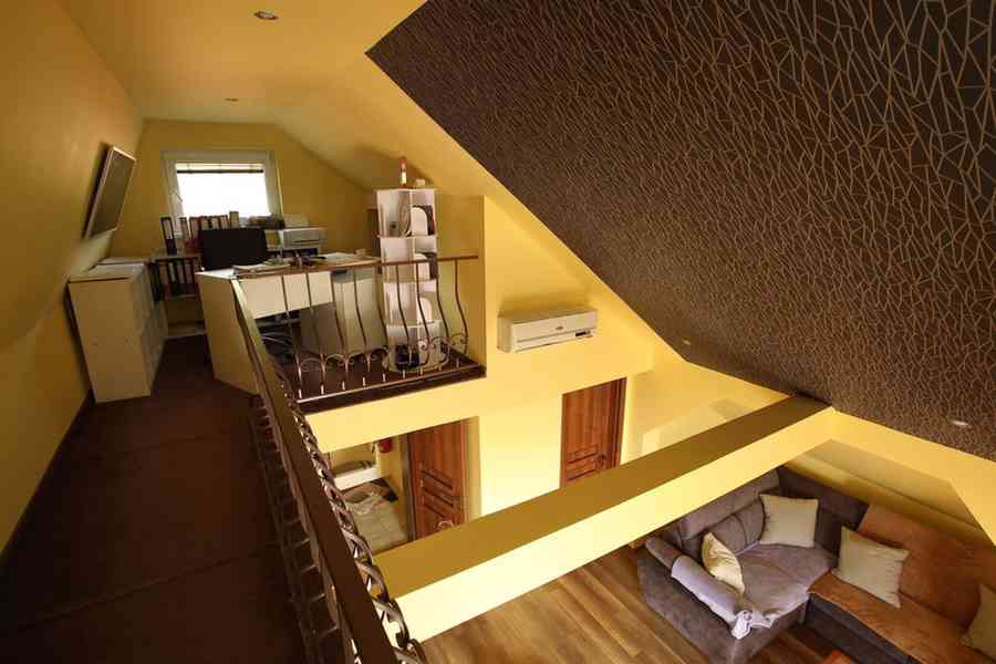 Dům s hospodářskými budovami, bazénem a vinicí ve Vinici/SK - foto 4