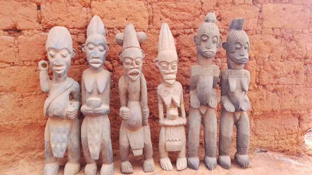 Got antiques and Arts  available.