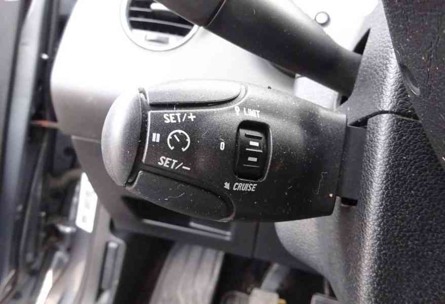 Peugeot 308 1.6i r.v.2010 serviska STK:9/2027 - foto 11