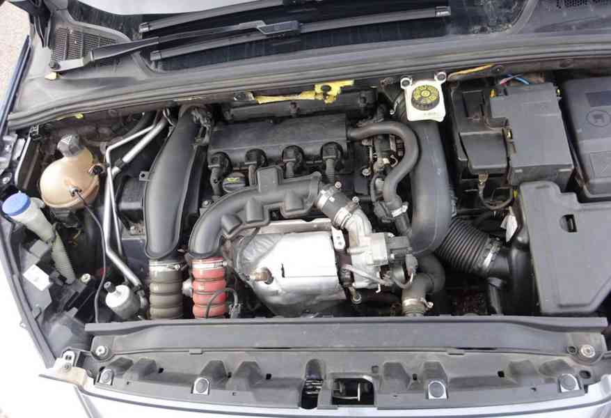 Peugeot 308 1.6i r.v.2010 serviska STK:9/2027 - foto 22