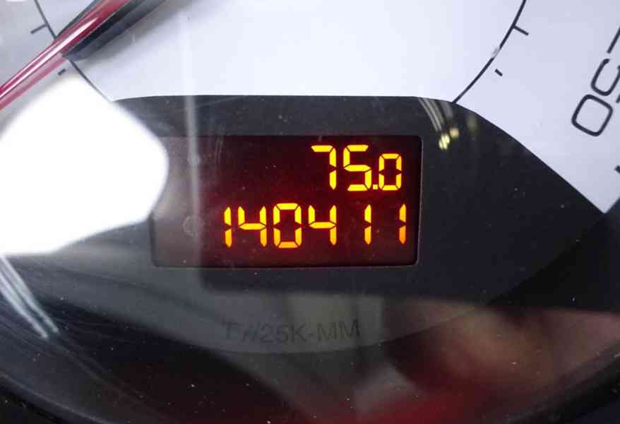 Peugeot 308 1.6i r.v.2010 serviska STK:9/2027 - foto 7